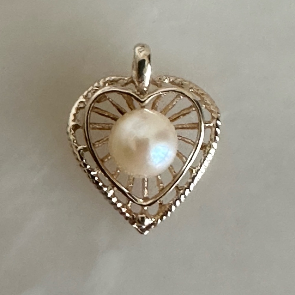 14k Solid Gold Heart Shaped Basket Pendant with Pearl Center - Picture 15 of 16